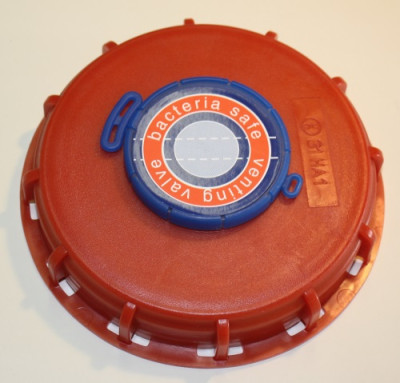 IBC Deckel NW150 S165x7 - rot - UN-Y - G2" Ventil Belüftung + Bakteriensperre + FKM + NBR-Membrane IBC Deckel NW150 S165x7 - rot - UN-Y - G2" Ventil Belüftung + Bakteriensperre + FKM + NBR-Membrane